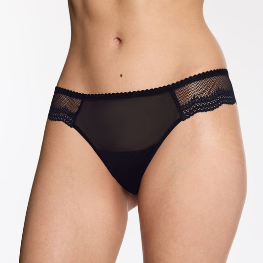 Signature Lace Thong Black